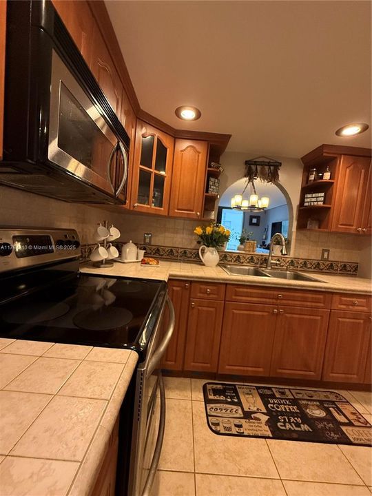 For Sale: $410,000 (1 beds, 1 baths, 655 Square Feet)