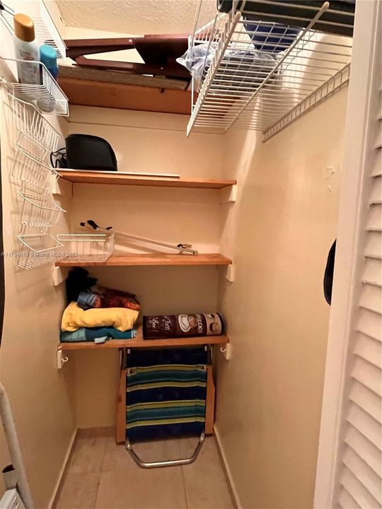 For Sale: $410,000 (1 beds, 1 baths, 655 Square Feet)