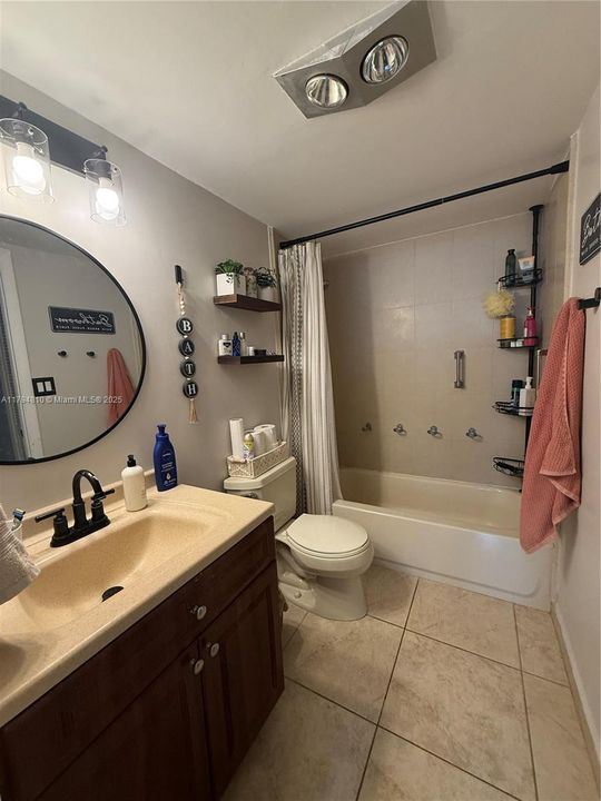 For Sale: $410,000 (1 beds, 1 baths, 655 Square Feet)