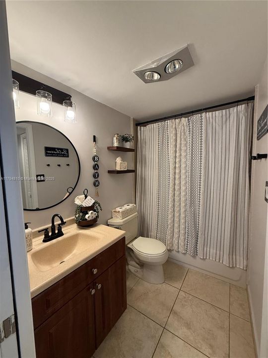 For Sale: $410,000 (1 beds, 1 baths, 655 Square Feet)