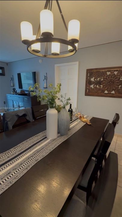 For Sale: $410,000 (1 beds, 1 baths, 655 Square Feet)