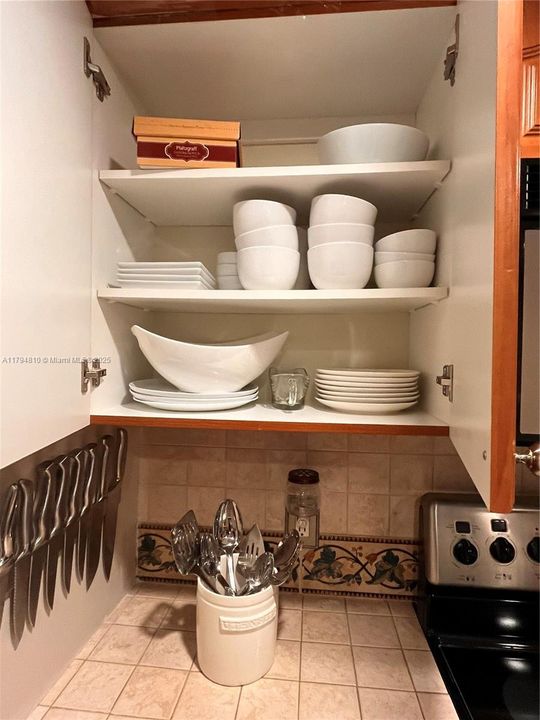 For Sale: $410,000 (1 beds, 1 baths, 655 Square Feet)