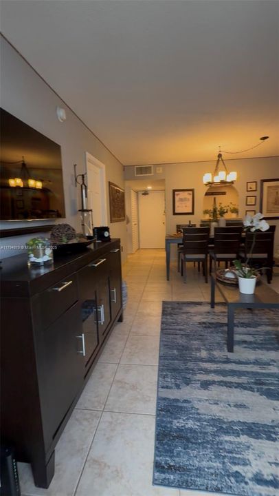 For Sale: $410,000 (1 beds, 1 baths, 655 Square Feet)