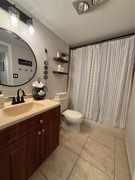 For Sale: $410,000 (1 beds, 1 baths, 655 Square Feet)