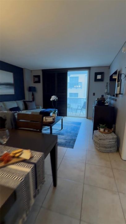 For Sale: $410,000 (1 beds, 1 baths, 655 Square Feet)