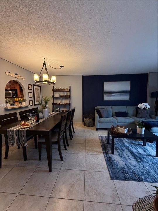 For Sale: $410,000 (1 beds, 1 baths, 655 Square Feet)