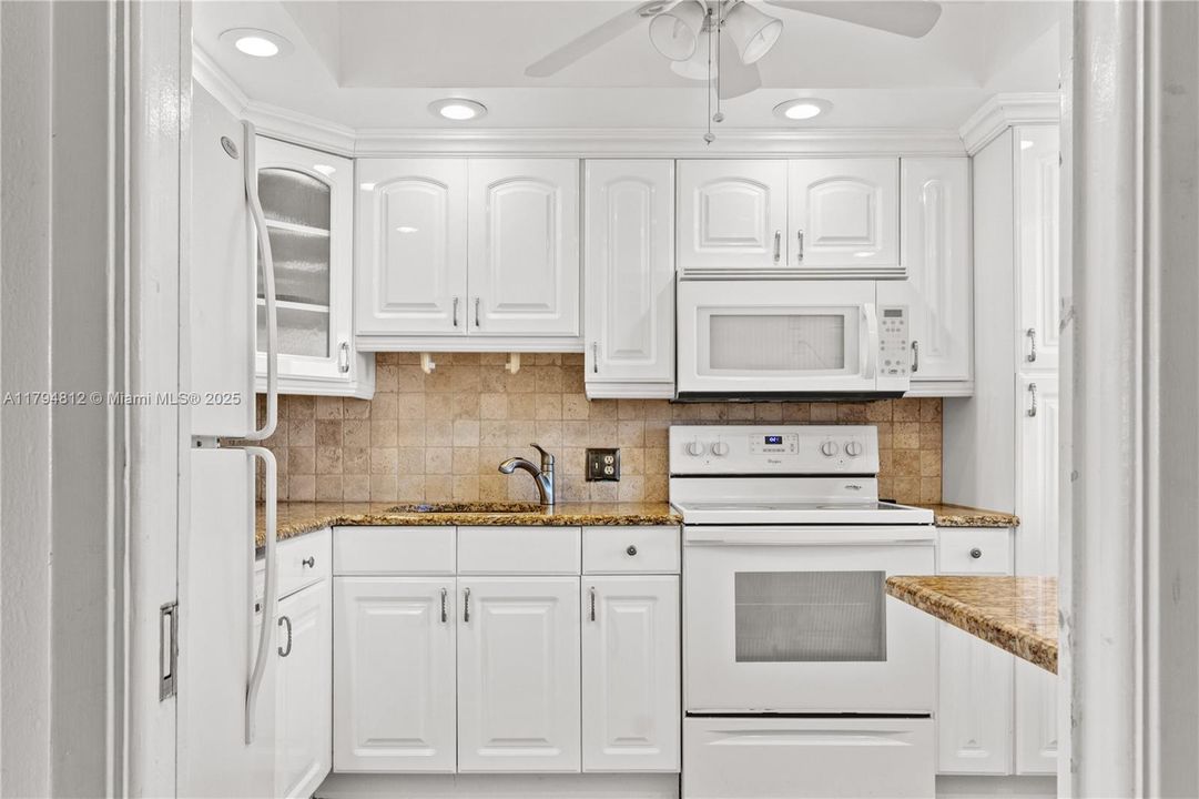 最近售出: $136,000 (1 贝兹, 1 浴室, 852 平方英尺)