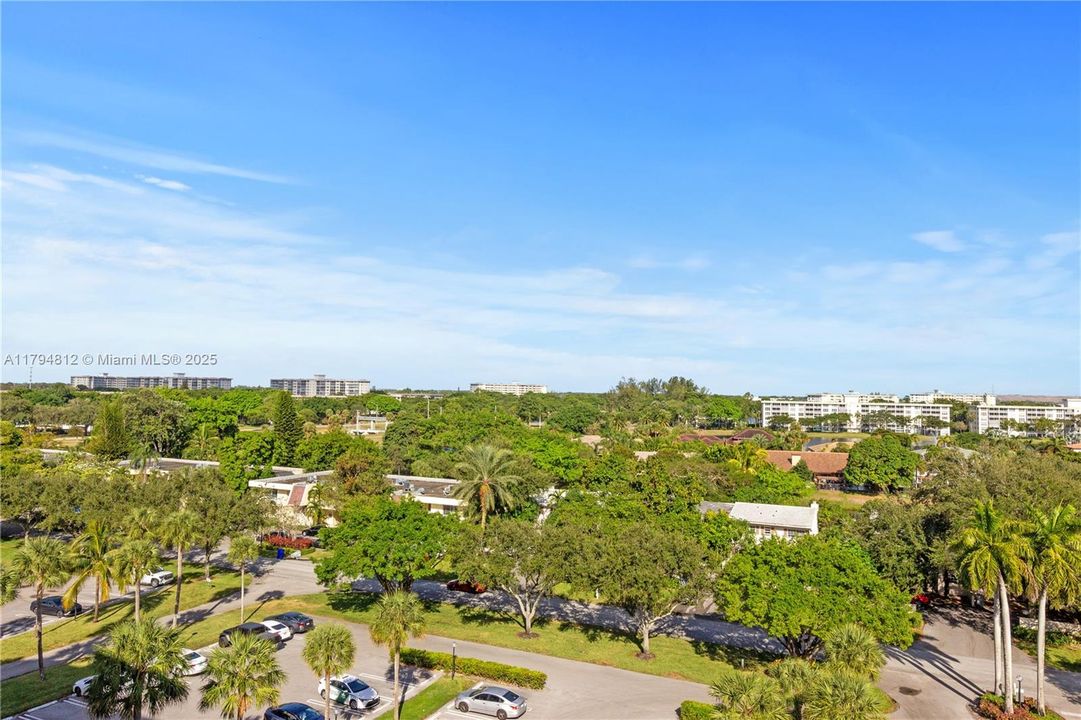 最近售出: $136,000 (1 贝兹, 1 浴室, 852 平方英尺)