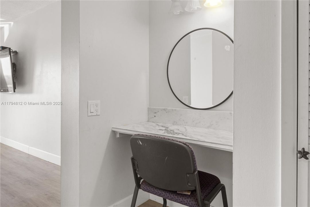 最近售出: $136,000 (1 贝兹, 1 浴室, 852 平方英尺)