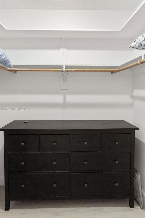 最近售出: $136,000 (1 贝兹, 1 浴室, 852 平方英尺)