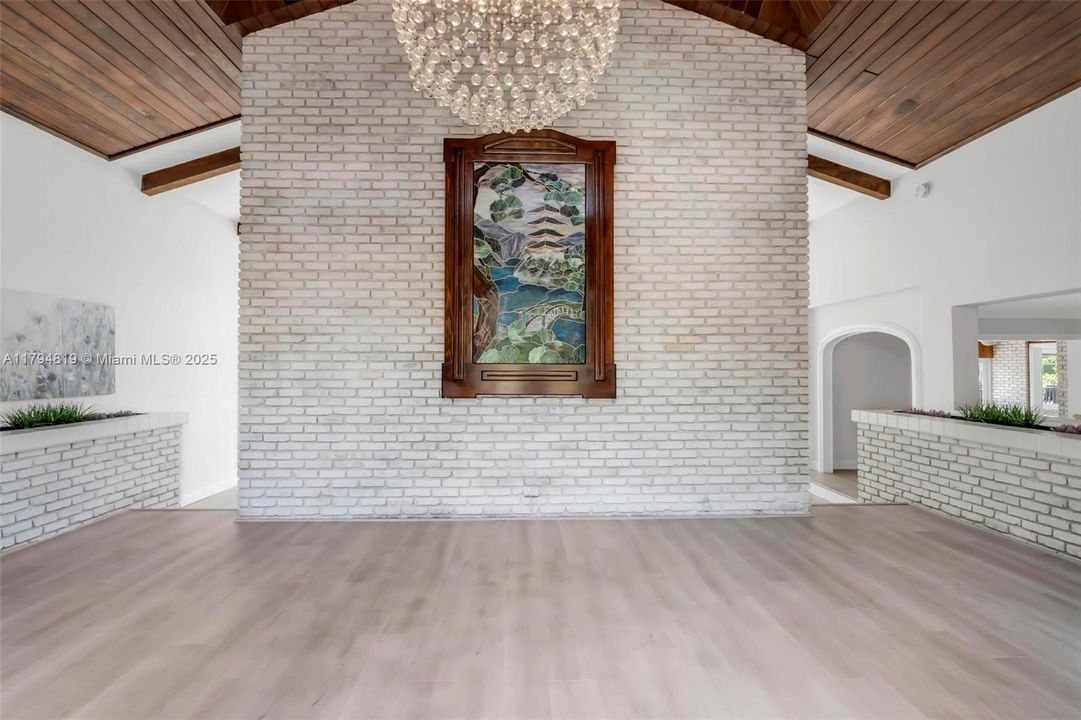 Recently Sold: $2,199,000 (6 beds, 5 baths, 6216 Square Feet)