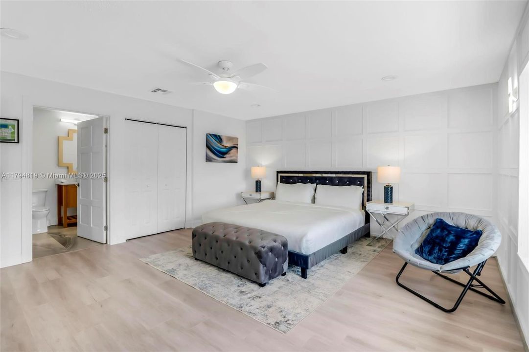 Recently Sold: $2,199,000 (6 beds, 5 baths, 6216 Square Feet)