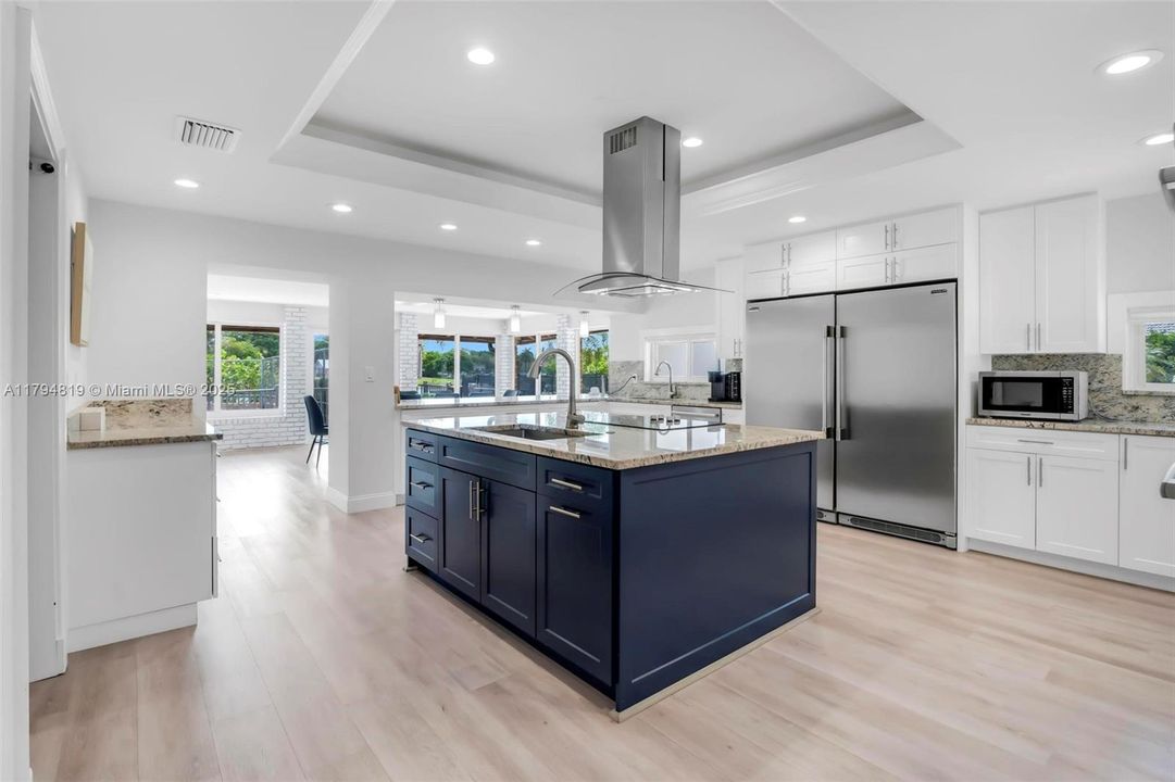 Recently Sold: $2,199,000 (6 beds, 5 baths, 6216 Square Feet)