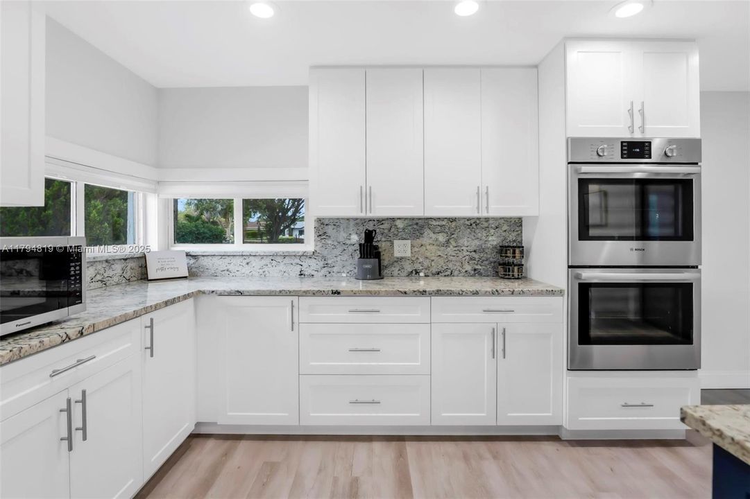 Recently Sold: $2,199,000 (6 beds, 5 baths, 6216 Square Feet)