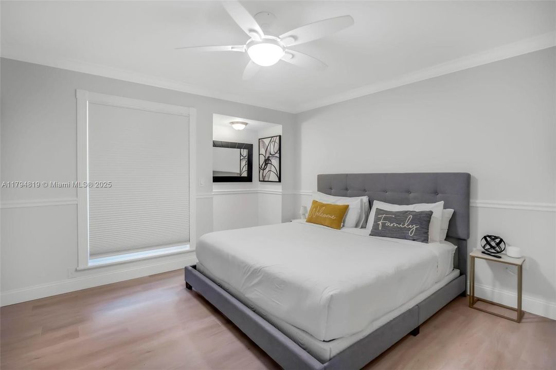 Recently Sold: $2,199,000 (6 beds, 5 baths, 6216 Square Feet)