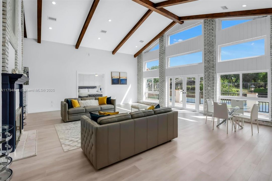 Recently Sold: $2,199,000 (6 beds, 5 baths, 6216 Square Feet)