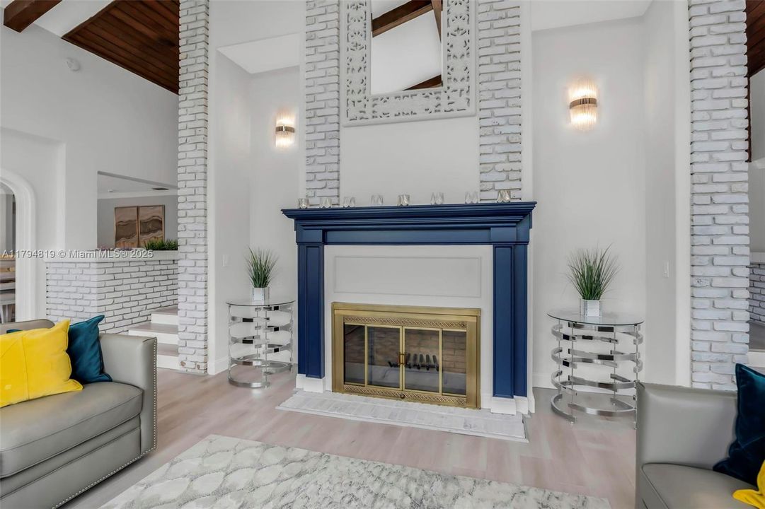 Recently Sold: $2,199,000 (6 beds, 5 baths, 6216 Square Feet)