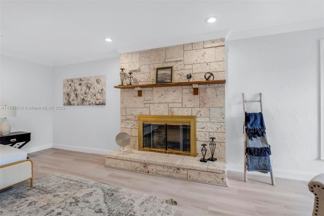 Recently Sold: $2,199,000 (6 beds, 5 baths, 6216 Square Feet)