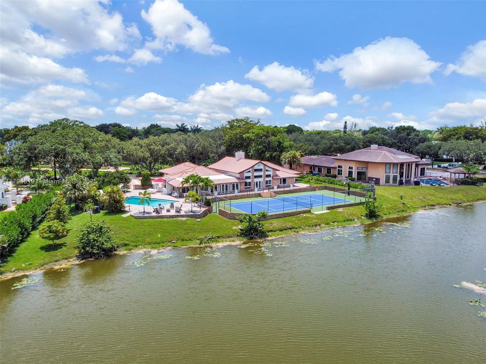 Recently Sold: $2,199,000 (6 beds, 5 baths, 6216 Square Feet)