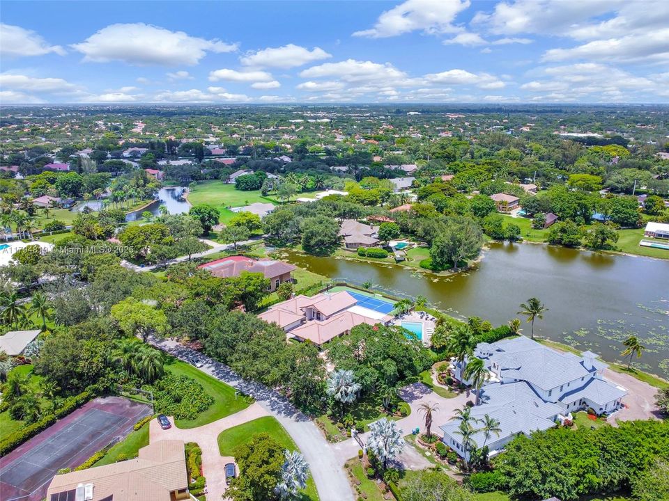 Recently Sold: $2,199,000 (6 beds, 5 baths, 6216 Square Feet)