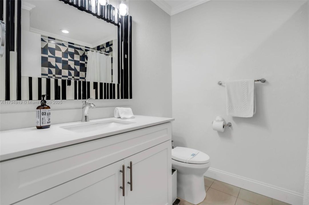 Recently Sold: $2,199,000 (6 beds, 5 baths, 6216 Square Feet)