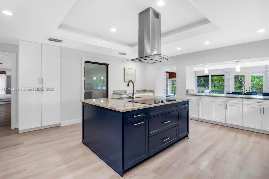 Recently Sold: $2,199,000 (6 beds, 5 baths, 6216 Square Feet)