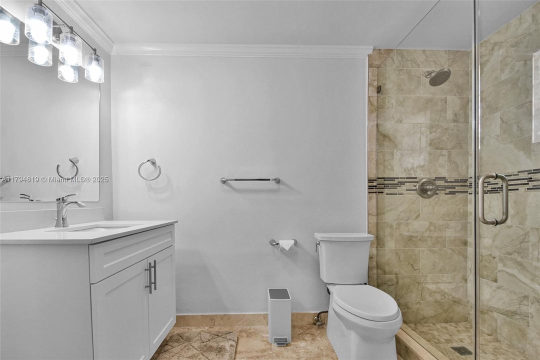 Recently Sold: $2,199,000 (6 beds, 5 baths, 6216 Square Feet)