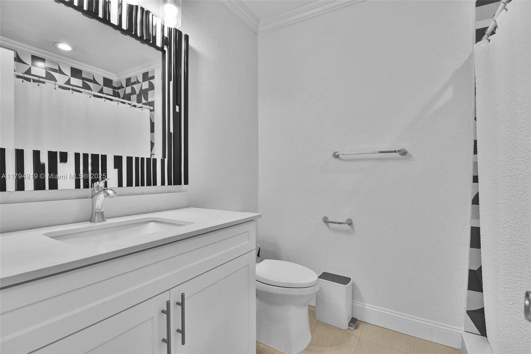 Recently Sold: $2,199,000 (6 beds, 5 baths, 6216 Square Feet)