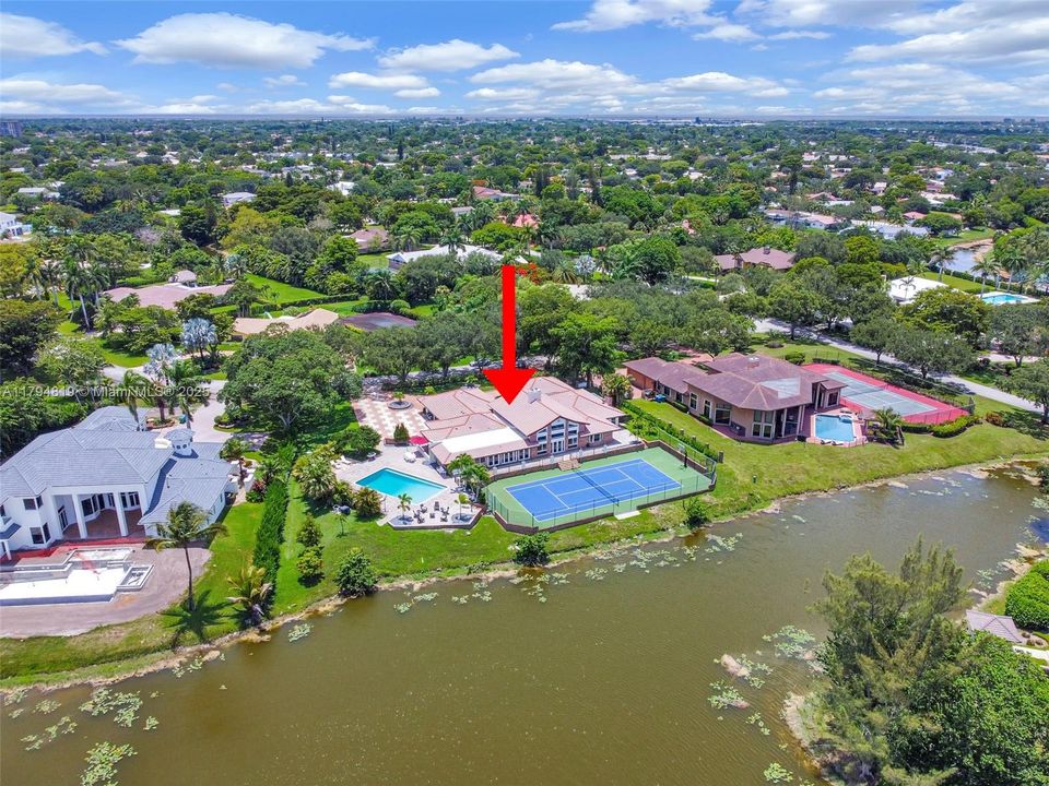 Recently Sold: $2,199,000 (6 beds, 5 baths, 6216 Square Feet)