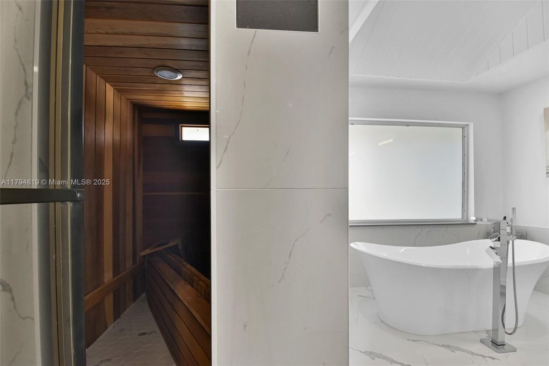 Recently Sold: $2,199,000 (6 beds, 5 baths, 6216 Square Feet)