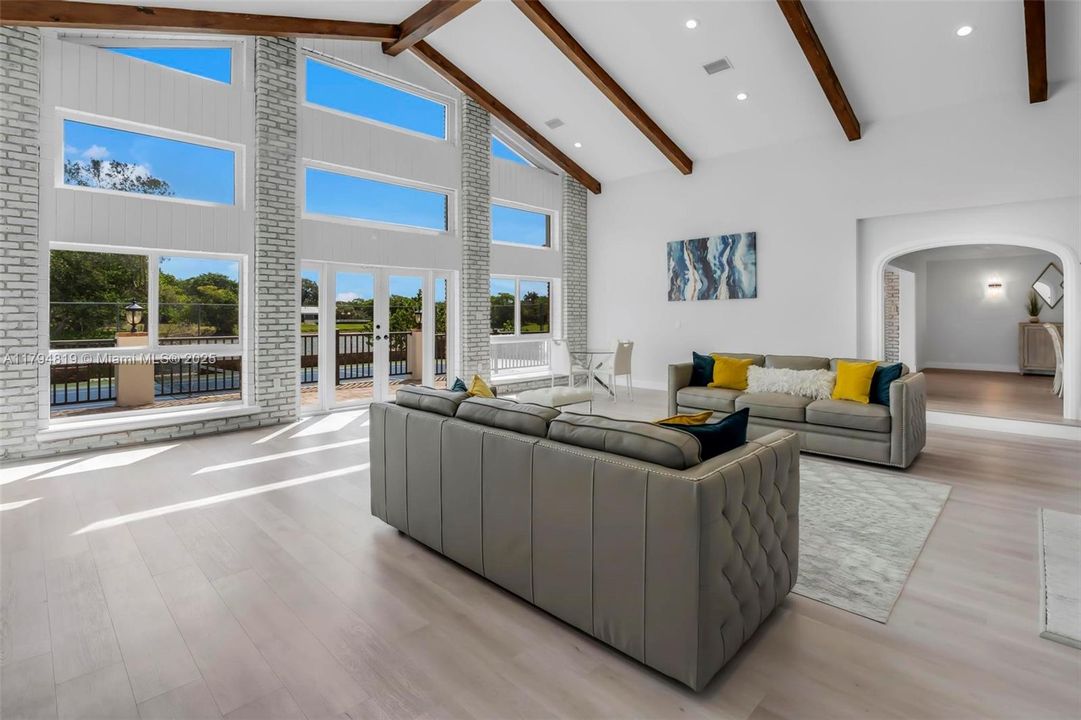 Recently Sold: $2,199,000 (6 beds, 5 baths, 6216 Square Feet)