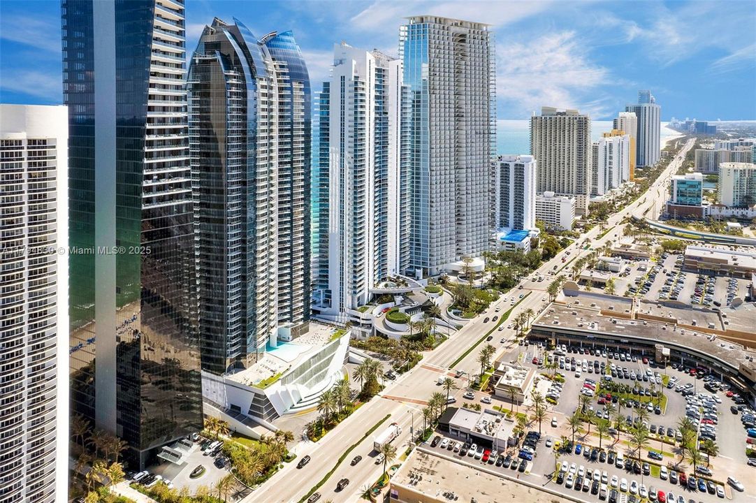 待售: $3,000,000 (3 贝兹, 3 浴室, 1956 平方英尺)