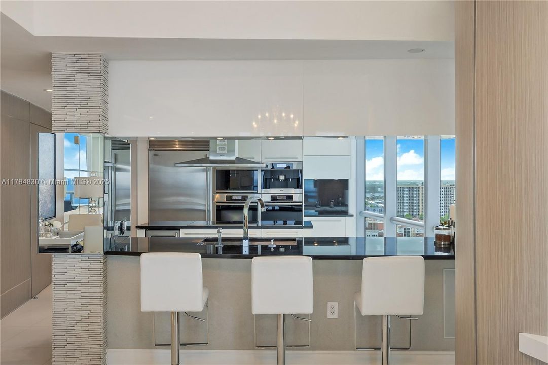 待售: $3,000,000 (3 贝兹, 3 浴室, 1956 平方英尺)