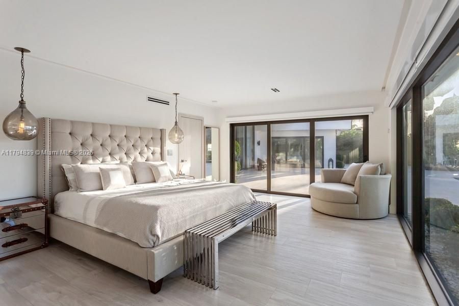 Recently Rented: $55,000 (5 beds, 5 baths, 3989 Square Feet)