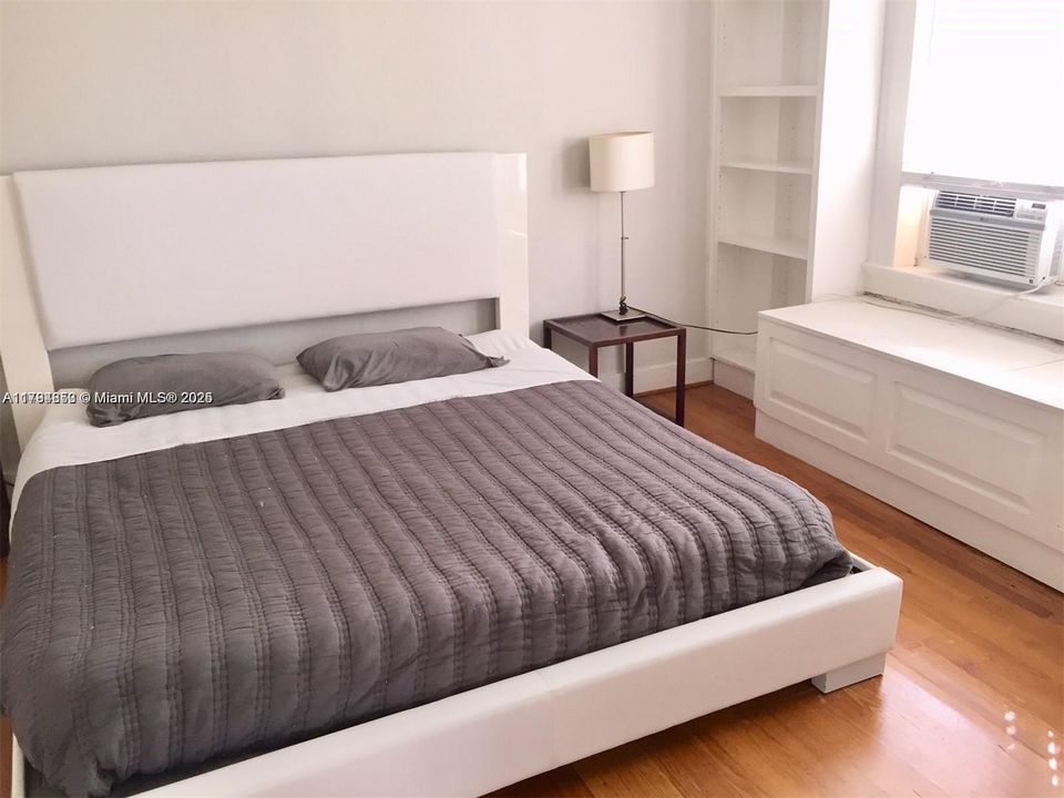 На продажу: $265,000 (1 спален, 1 ванн, 700 Квадратных фут)