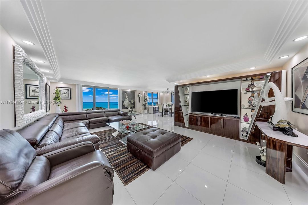 Open, large living area