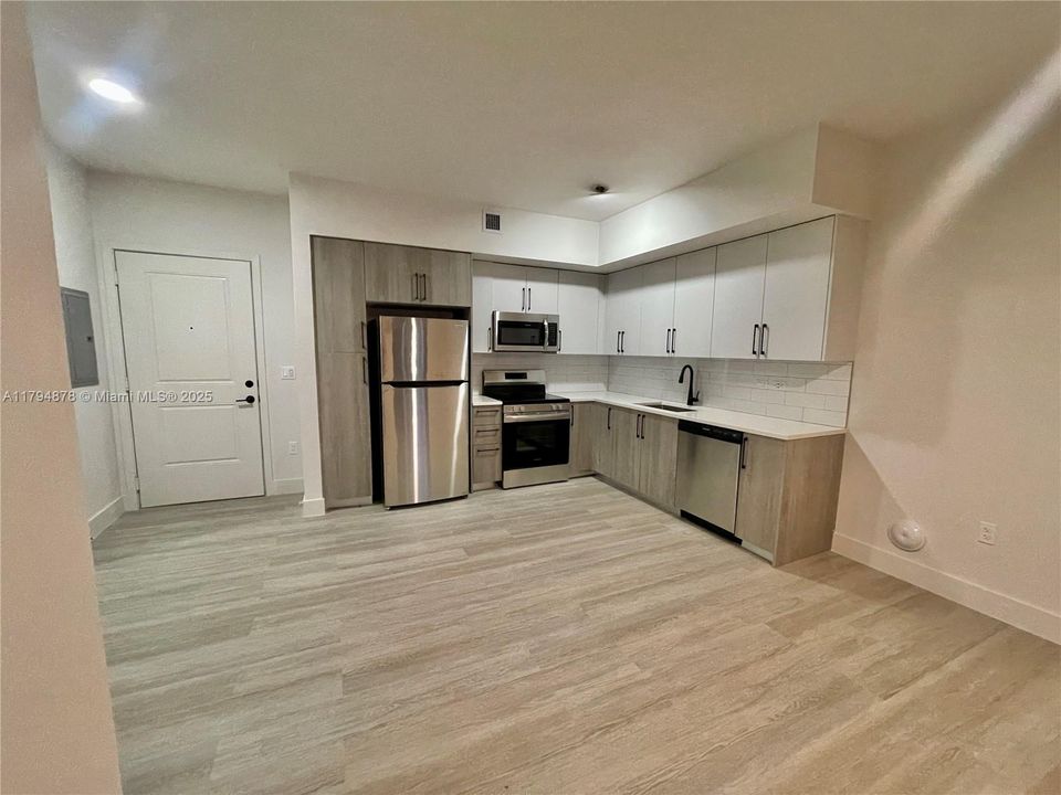 Recently Rented: $2,250 (1 beds, 1 baths, 667 Square Feet)