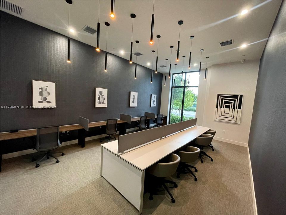 Recently Rented: $2,250 (1 beds, 1 baths, 667 Square Feet)