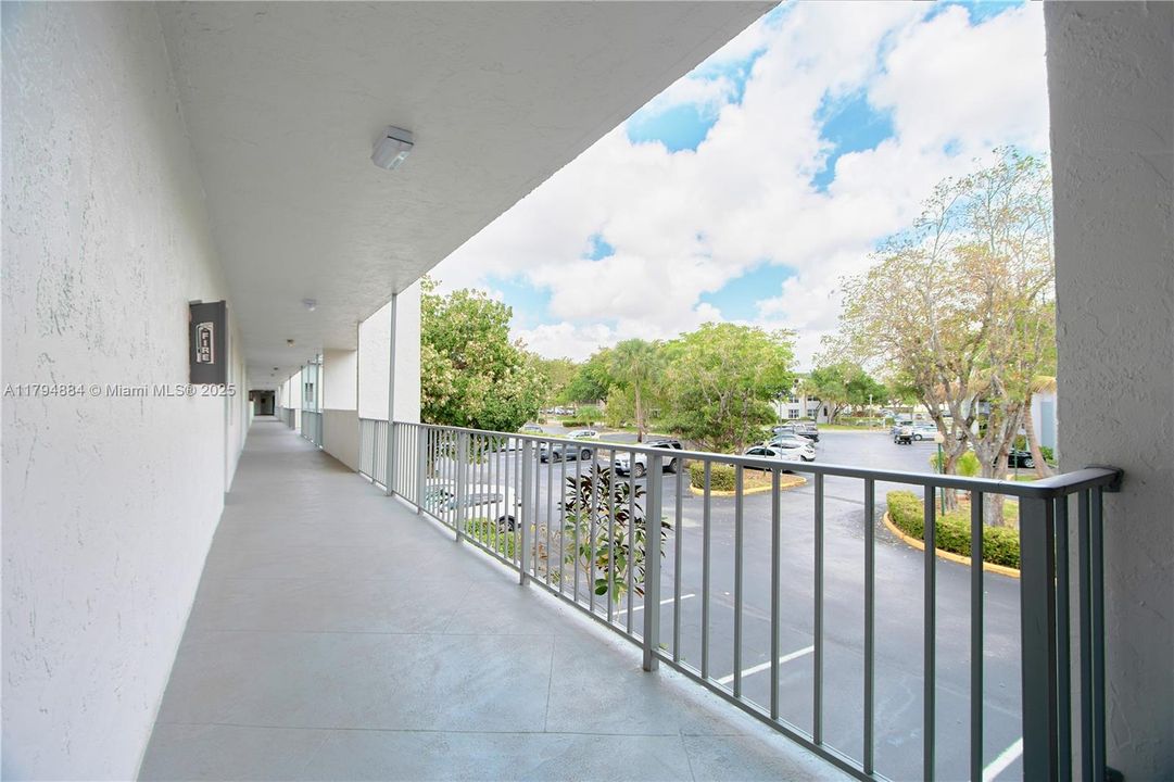 合同活跃: $139,900 (2 贝兹, 2 浴室, 950 平方英尺)