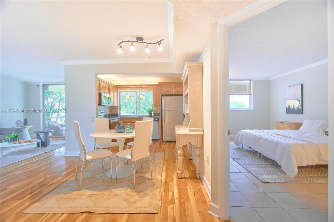 合同活跃: $139,900 (2 贝兹, 2 浴室, 950 平方英尺)