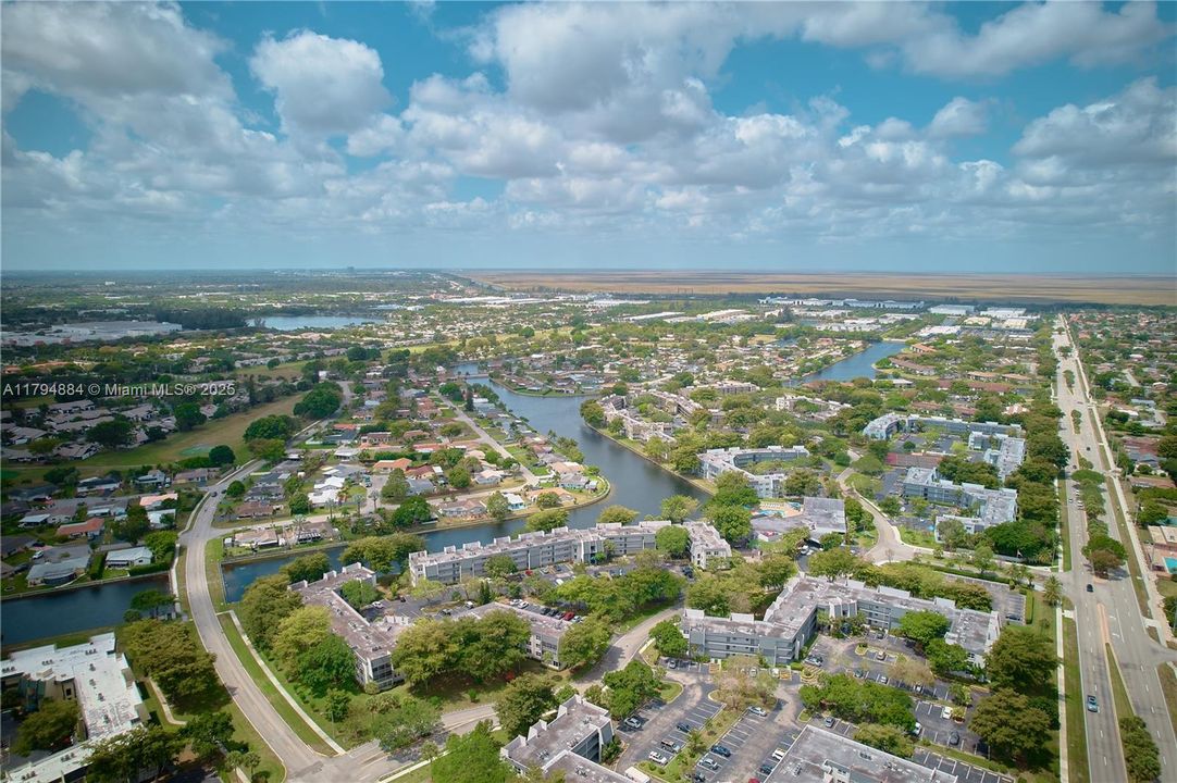 合同活跃: $139,900 (2 贝兹, 2 浴室, 950 平方英尺)