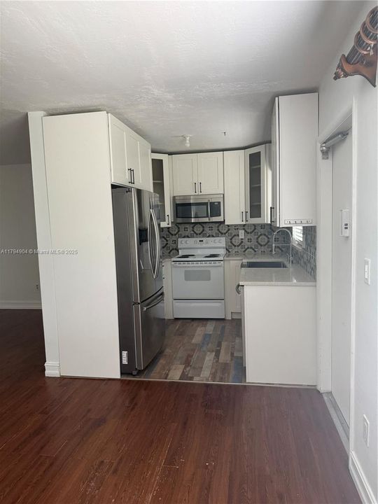 Недавно продано: $145,000 (1 спален, 1 ванн, 680 Квадратных фут)