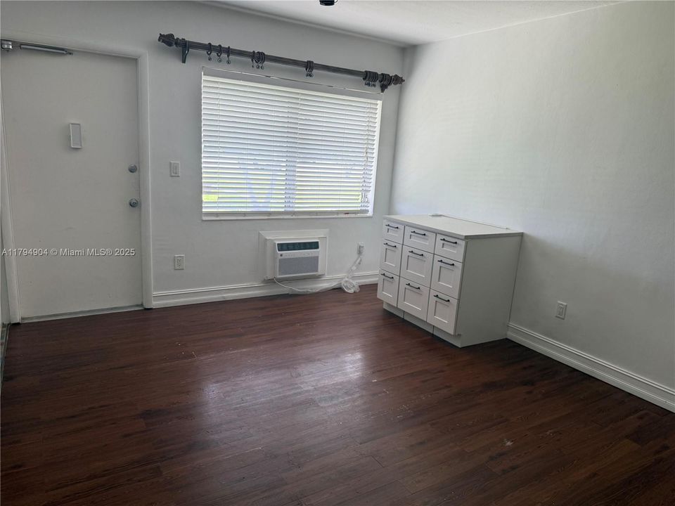 Недавно продано: $145,000 (1 спален, 1 ванн, 680 Квадратных фут)