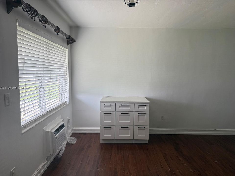 Недавно продано: $145,000 (1 спален, 1 ванн, 680 Квадратных фут)