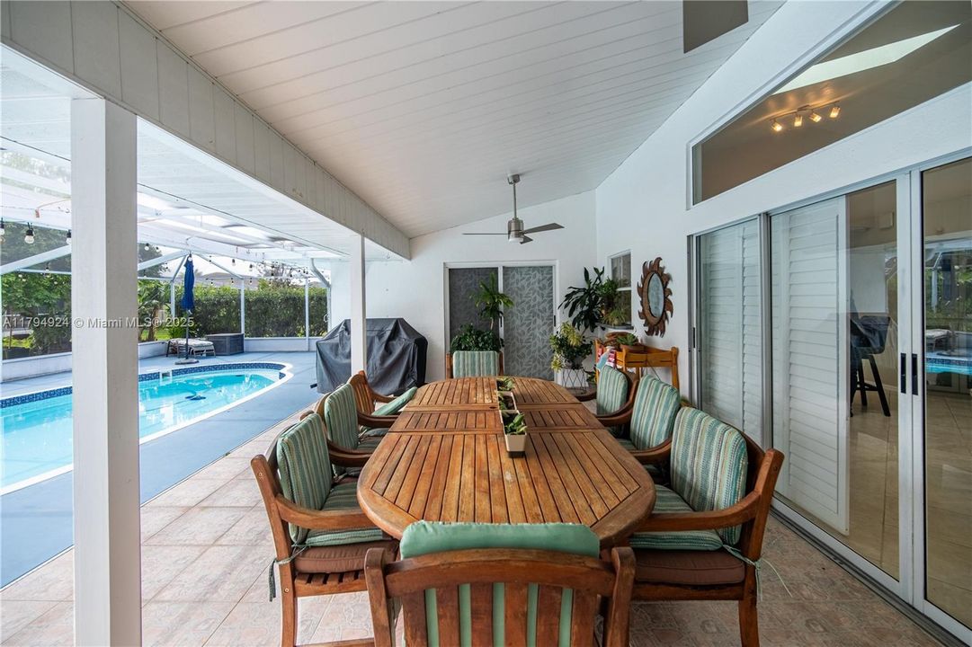 Recently Sold: $480,000 (4 beds, 4 baths, 2856 Square Feet)