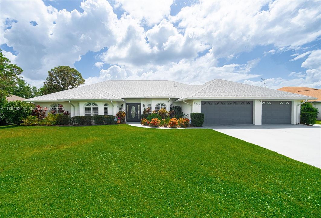 Recently Sold: $480,000 (4 beds, 4 baths, 2856 Square Feet)