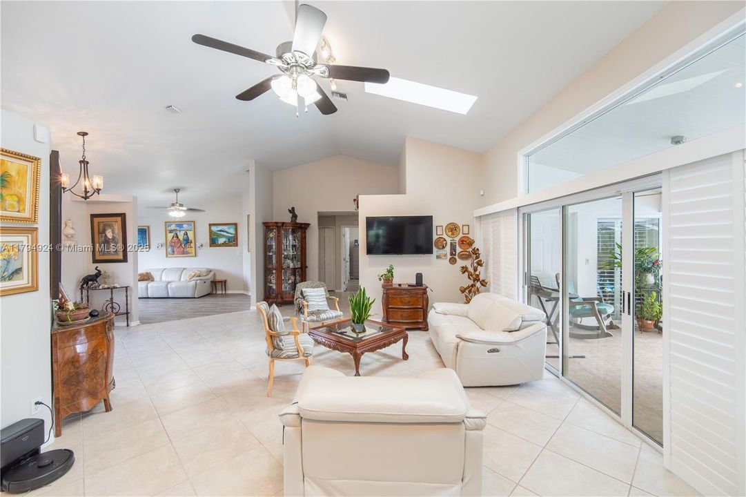 Recently Sold: $480,000 (4 beds, 4 baths, 2856 Square Feet)