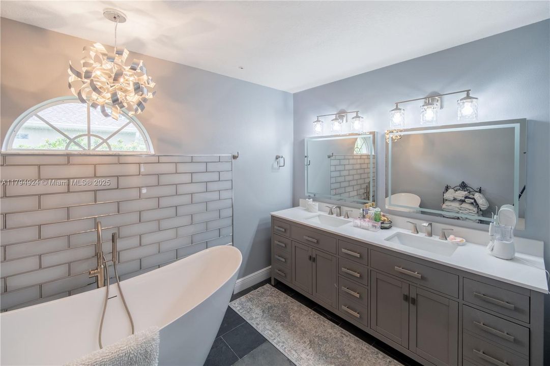 Recently Sold: $480,000 (4 beds, 4 baths, 2856 Square Feet)