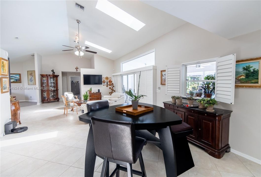 Recently Sold: $480,000 (4 beds, 4 baths, 2856 Square Feet)