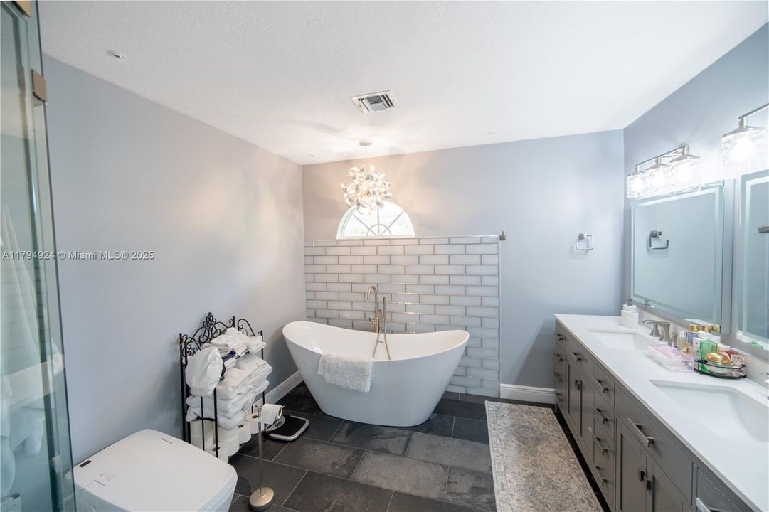 Recently Sold: $480,000 (4 beds, 4 baths, 2856 Square Feet)